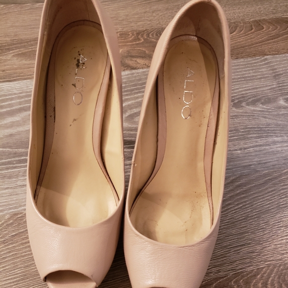 Also sandals - Picture 3 of 5